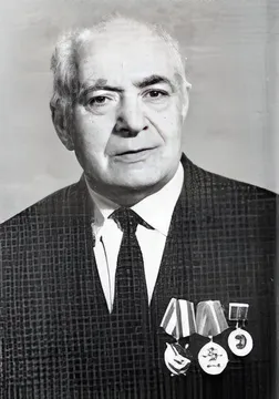 Komünizme Adanmış Bir Yaşam: Erebê Şemo -Occo Mahabad portre fotoğrafı